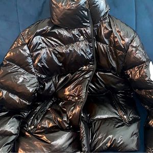 Brand new never worn purchased xmas 2021. Glossy puffer men’s xl blk/yellow.
